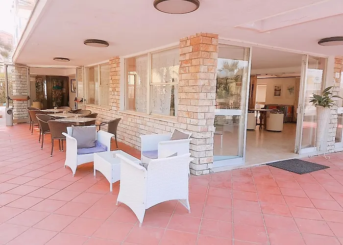 Otel Naica 3*